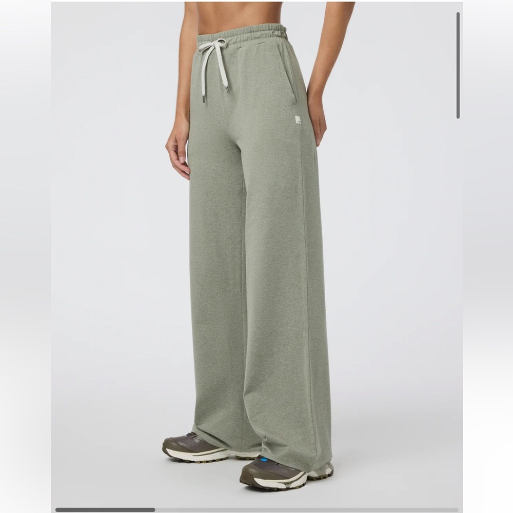 Vuori Halo Wide leg pants in Laurel Heather
